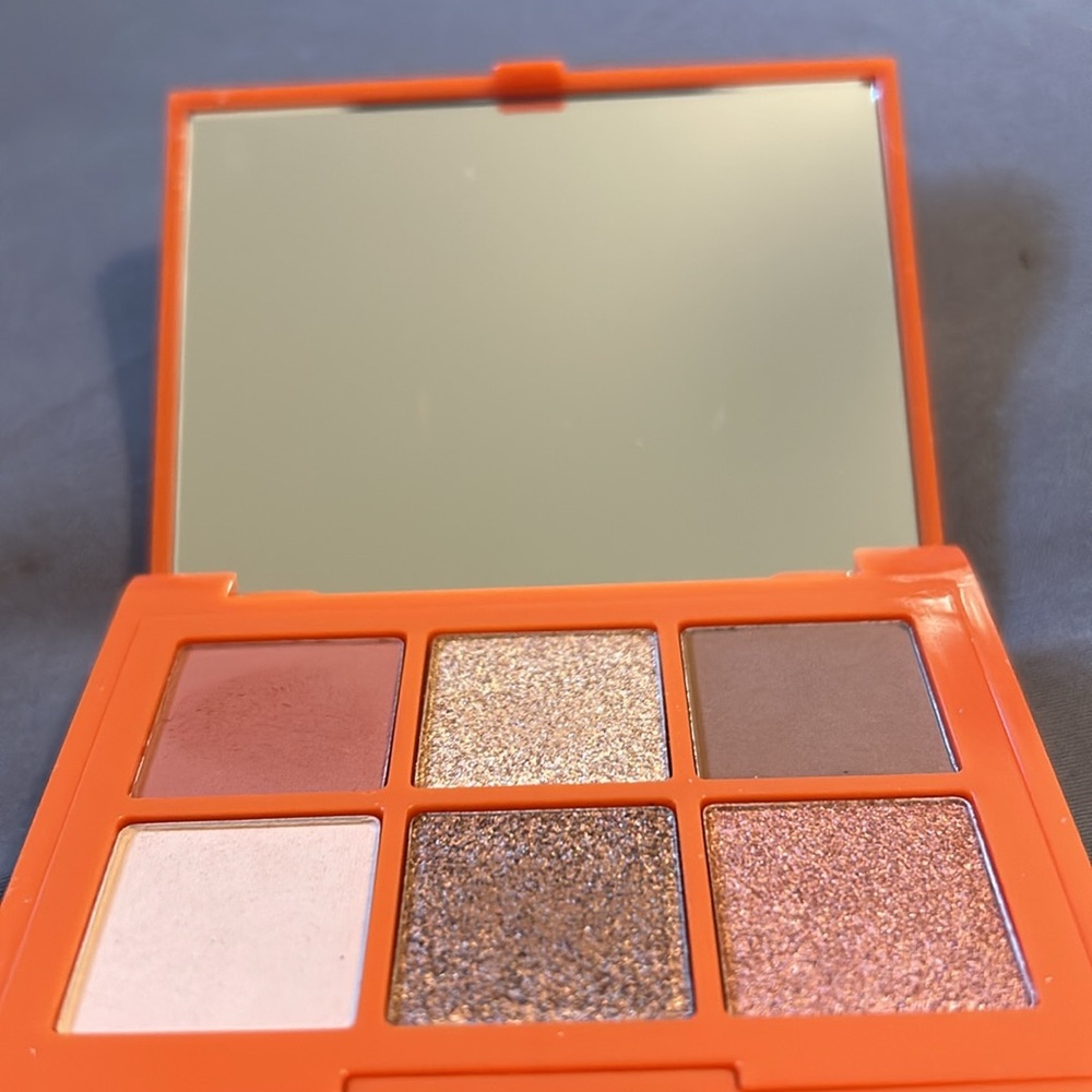 Essence-CORAL me maybe, I like to MAUVE it, BRONZED this way, TAUPE it up palett - Picture 11 of 15